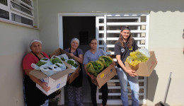 Alunos de Agronomia realizam doação de hortaliças para instituições sociais