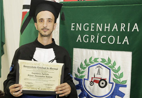 lávio Valério, 28 anos, que escolheu a docência em um colégio agropecuário
