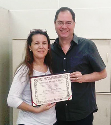 Regina Lúcia Sanches Malassise, autora da tese, e o professor José Luiz Parré, orientador do trabalho