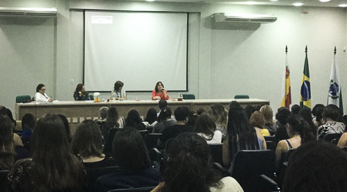 A partir da esquerda, Ana Bock (PUC), Simone Moreira de Moura (UEL), Maria Lucia Boarini (UEL) e Roselania Borges (UEM)