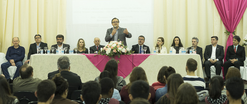 O vice-reitor da UEM, Julio Damasceno, prestigiou a abertura do evento