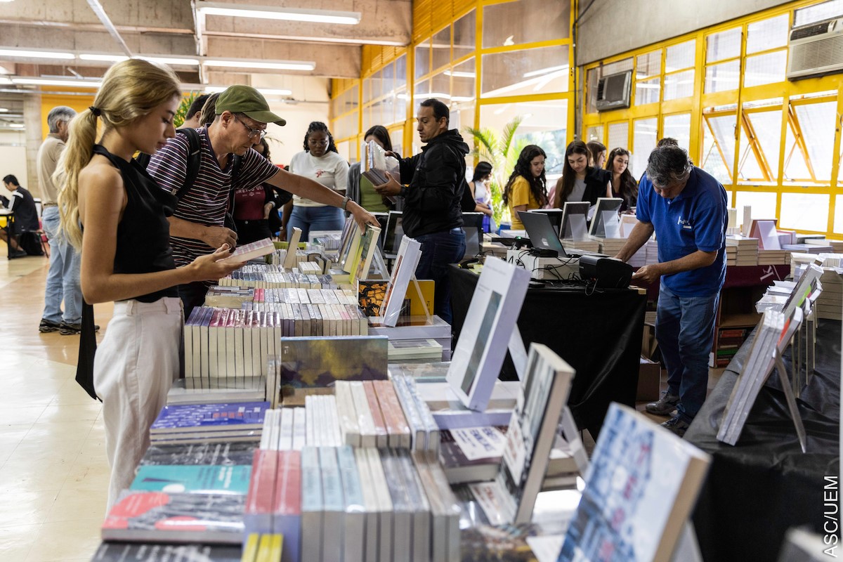 opcao 2024 06 04 Feira do Livro EDUEM 2024 10 of 25 1 1