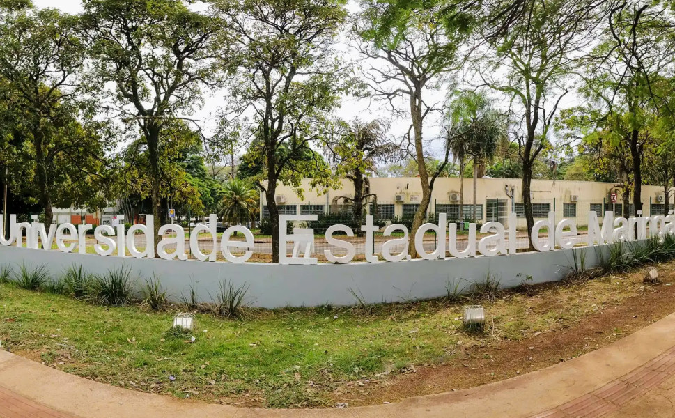 fachada-uem
