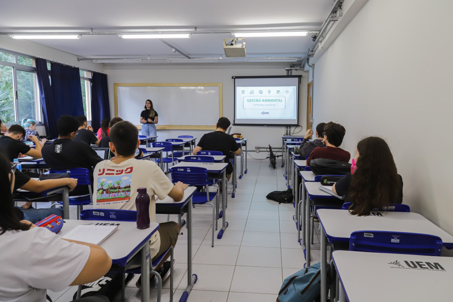 uem-sala-aula-foto-dziura
