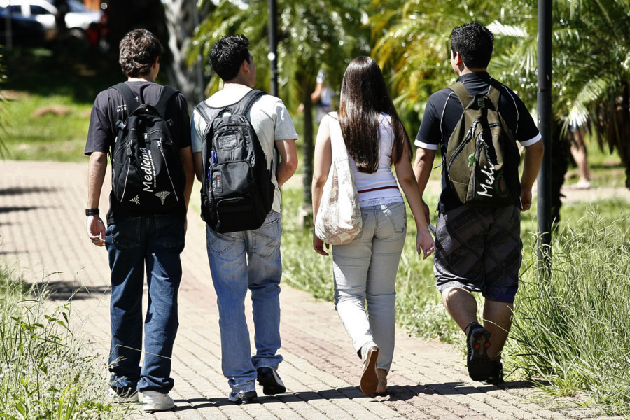 estudantes-universidadesestaduais