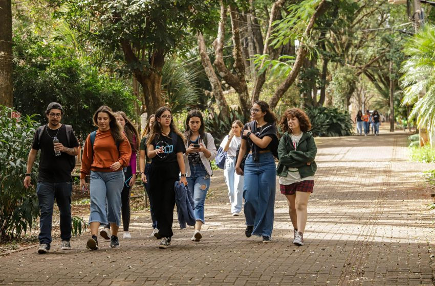 1009-estudantes-850x560